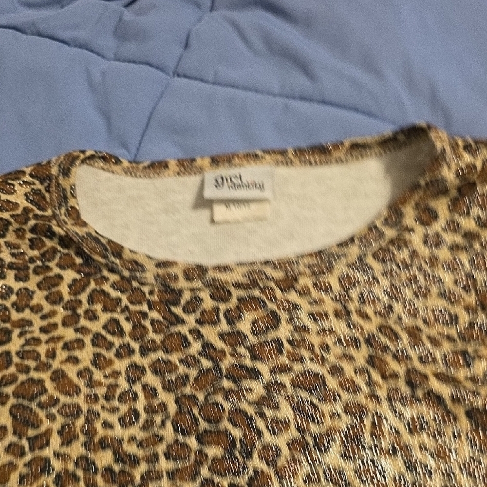 Leopard Print Ruffle Hem Top - Picture 7 of 8
